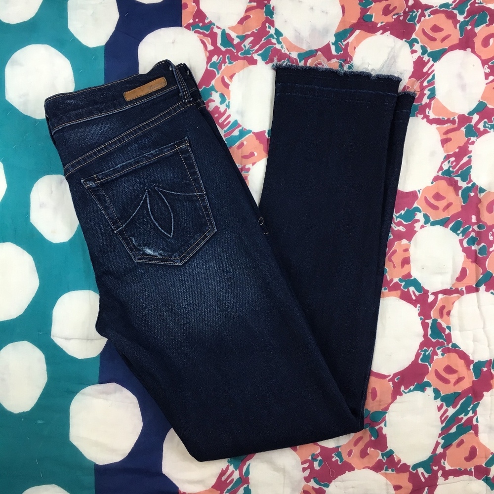 Level 99 Distressed Jeans Size 25 Let Out Hem Dark